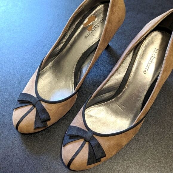 Vintage Liz Claiborne Taupe Suede Pumps with Black Bow Accent and Piping - Picture 2 of 16